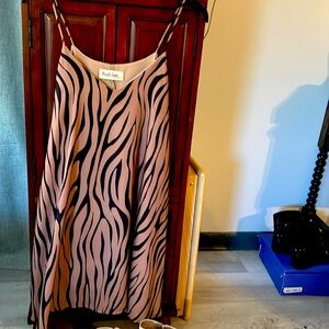 Peach Ln., California free-flowing lined dress with pockets